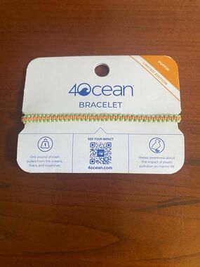 4Ocean Bracelet. Helps clean up the Ocean! NWT